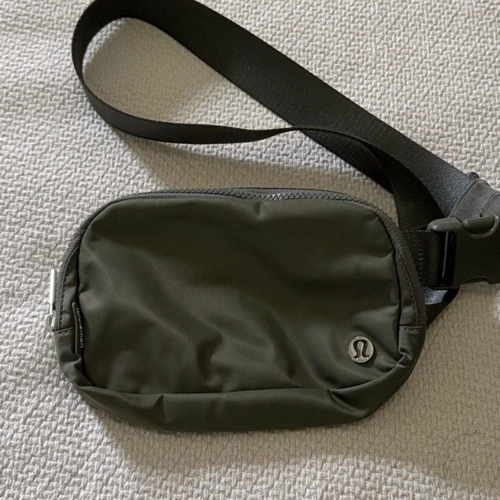 lululemon athletica everywhere bag - Picture 3 of 4